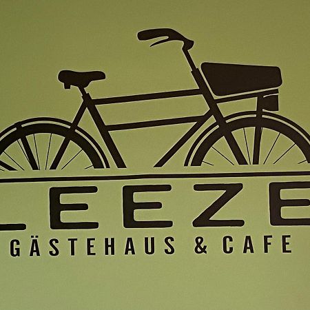 Отель Gastehaus & Cafe Leeze Бад-Дюркхайм Экстерьер фото